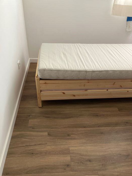 Camas empilháveis e respetivos colchões duas unidades ikea