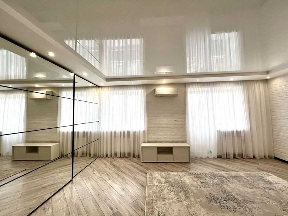 Продам 3 кімнатну квартиру з ремонтом по вул Відінська