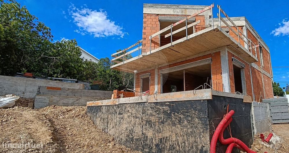 Moradia T4 para venda