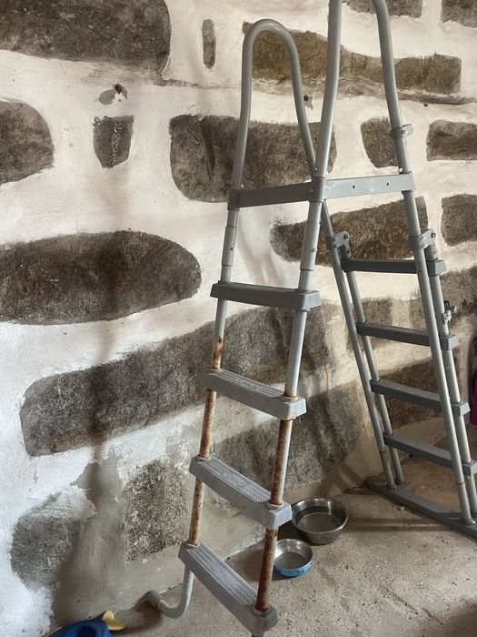 Escada de piscina dobrável