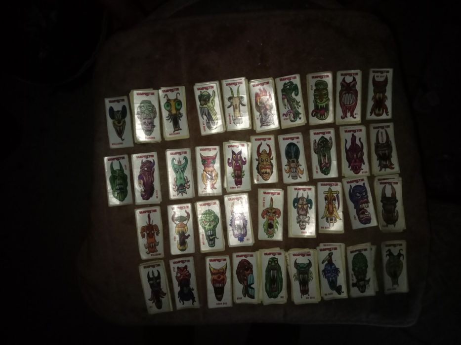Лот наклейки від жуйок vampiretor