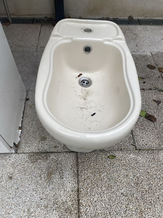 Moveis torneiras e bide casa de banho