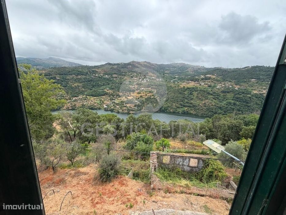 Moradia para recuperar com vista Douro em Ancede, Baião