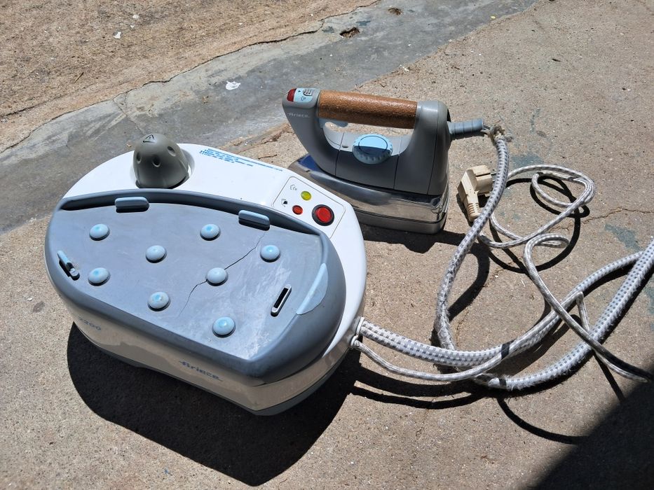 Ferro com caldeira Ariete