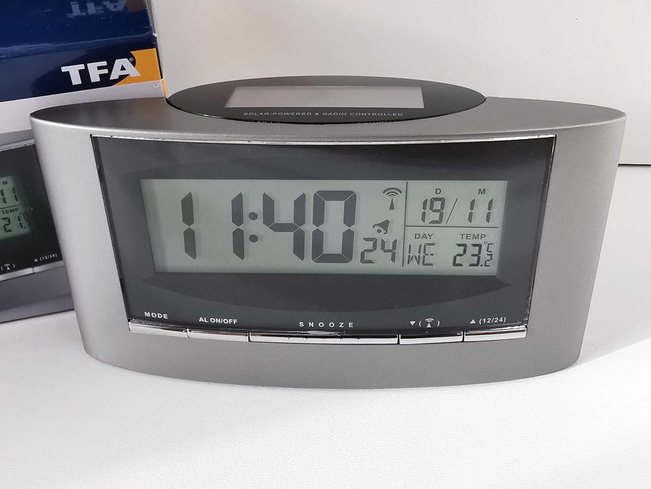 TFA Dostmann 98.1071 Solarny Cyfrowy Budzik Radiowy DCF AA001229