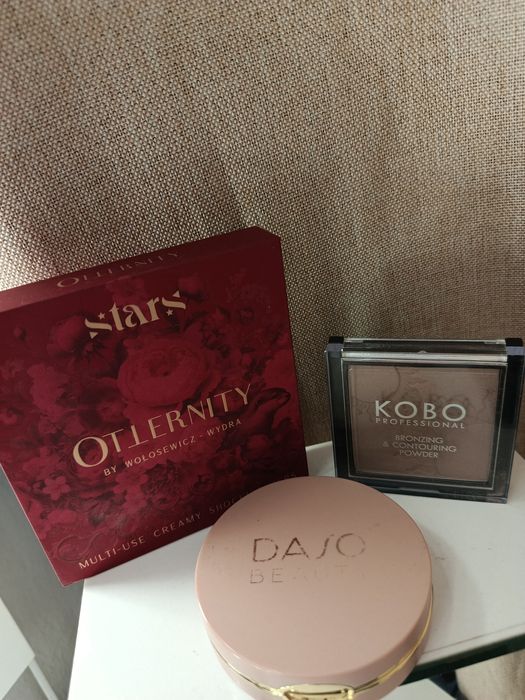 Zestaw kosmetyków bronzerów kobo daso beauty paleta topperów stars from the stars