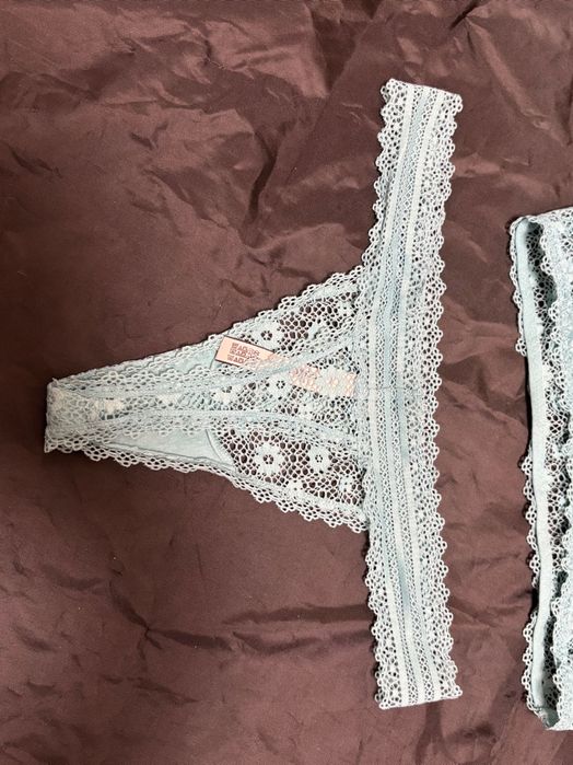 Комплект білизни Victoria's Secret M/38, 75B-C стрінги/бюстгалтер