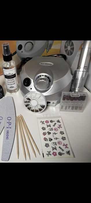 Стартовий набір для манікюру з лампою Sun One, фрезером,топ, база,лак