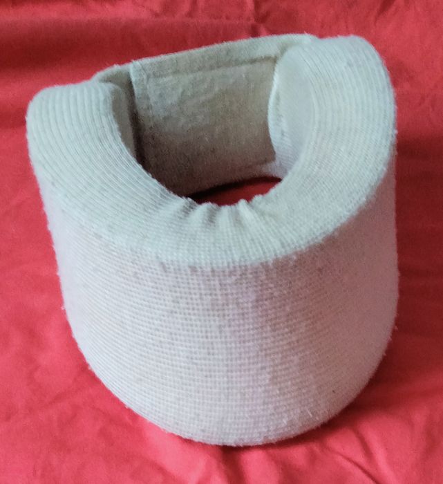 Colar cervical ajustável