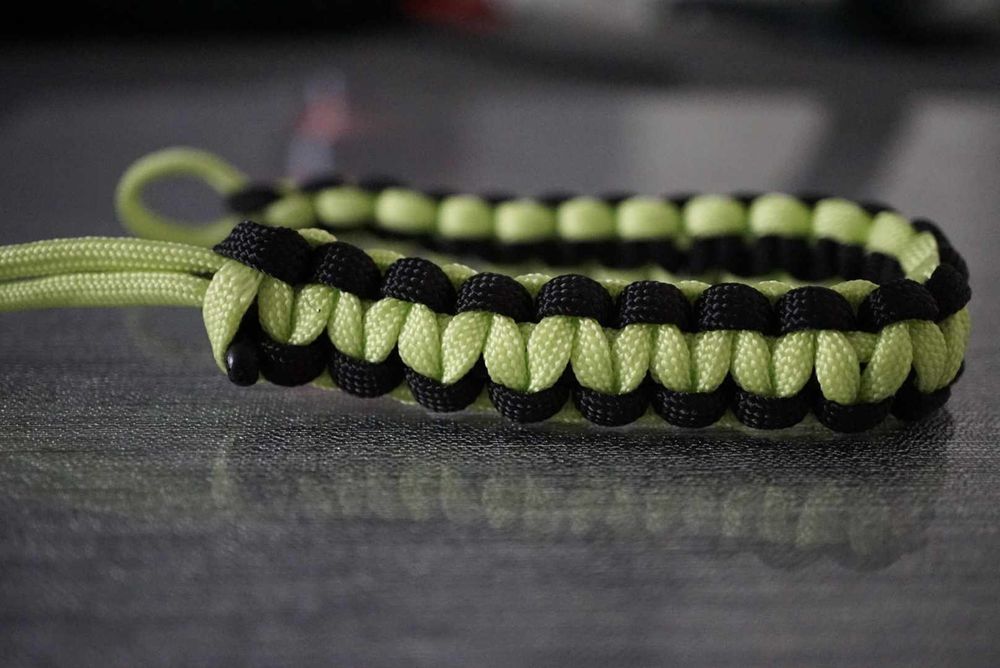 Bransoletka na rękę / aparat żółto - czarna paracord