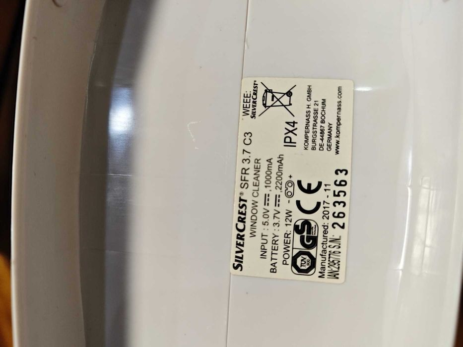Myjka do okien SilverCrest akumulatorowa.