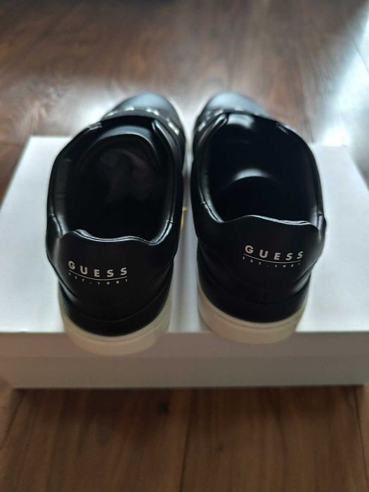 Nowe męskie sneakersy guess