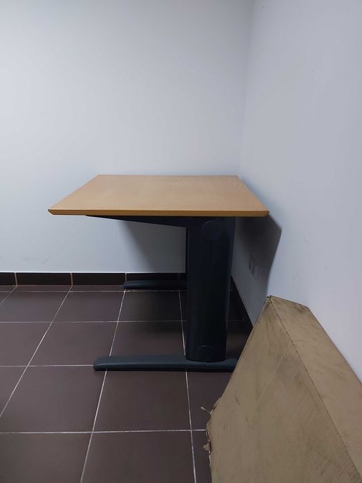 Secretária Metálica 80 x 80 cm - Acabamento Madeira