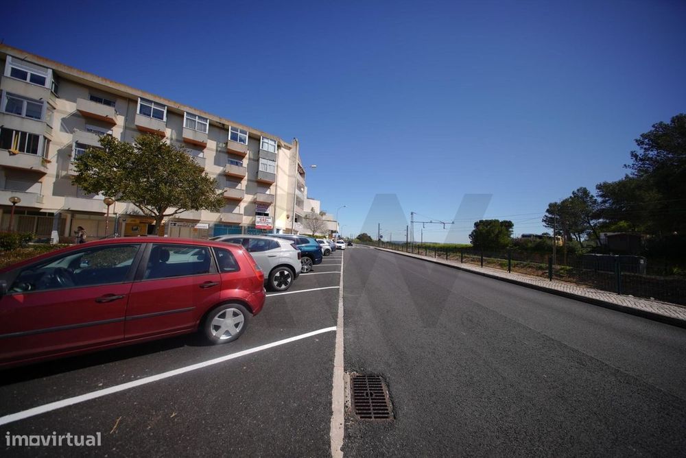 ✨ Loja com excelente localização em Oeiras – oportunidade para o seu n