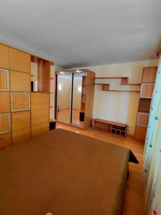 Продаж 1 кімнатної квартири на пр. О.Поля, низ.