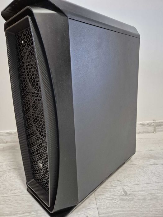 якісний ATX корпус AeroCool Aero One Eclipse з райзером вертикального встановлення відеокарти