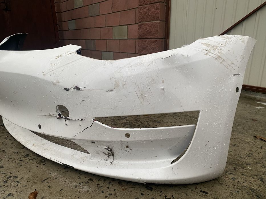 Пердній бампер tesla model 3