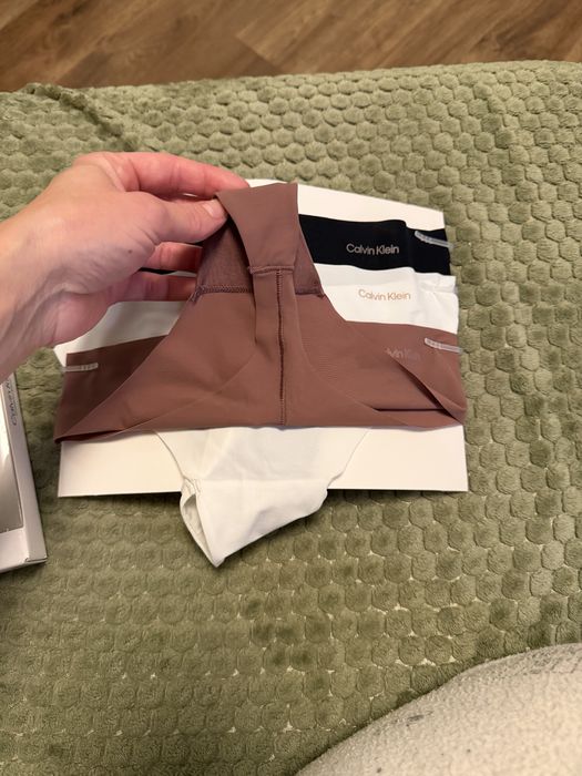 Стрінги безшовні Calvin Klein S