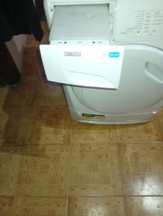 Máquina de secar zanussi