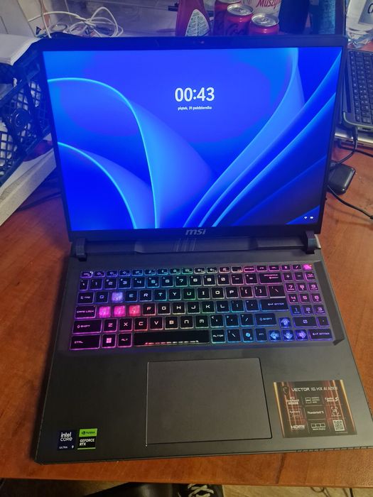 Laptop MSI Vector 16 HX - AI RTX 5070 Ti, Ultra 9, 32GB, 2TB jak nowy