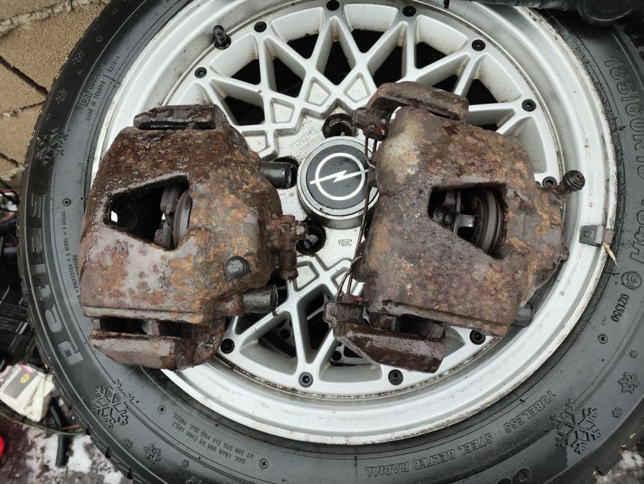 Передние суппорта Опель вектра,омега а2.0