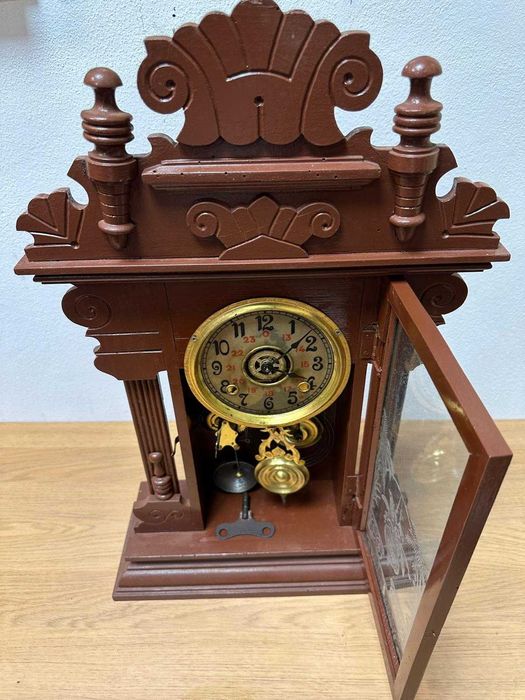 Relogio de parede antigo, completo com chave