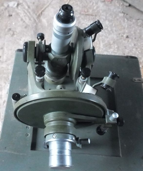 Теодолит-нивелир