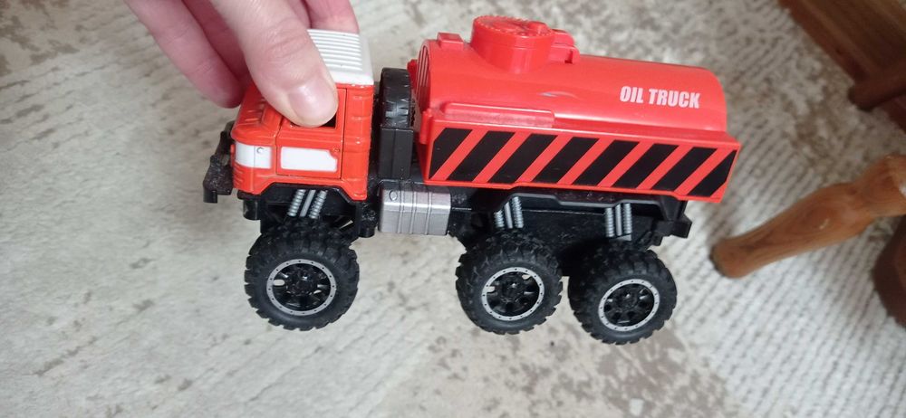 Машинки іграшки для хлопчиків