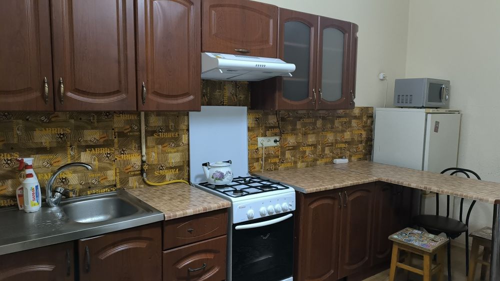 Погодинно квартира Львів ,жд, Центр, Площа