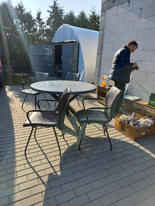 Okrągły loftowy stół z 4 krzesłami