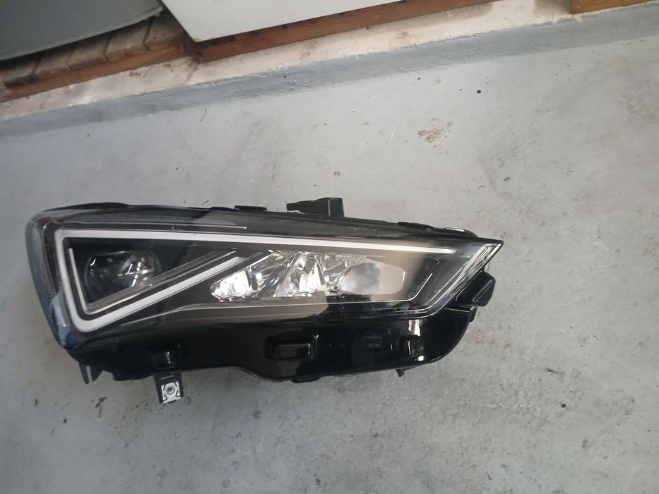 Farol skoda leon cupra lado direito