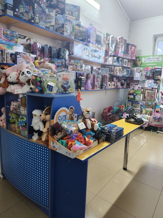 Продам меблі для магазину