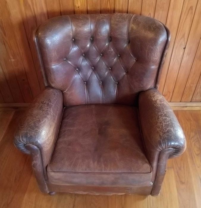 Sofá Chesterfield em Couro e Original