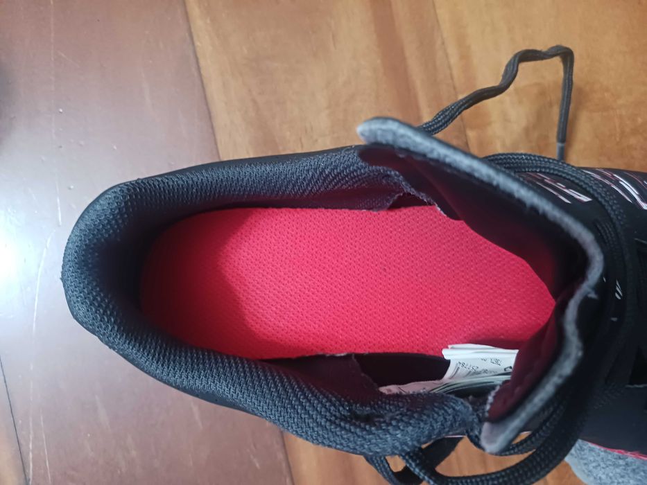 Sapatilhas de futsal GINKA 500 preto/vermelho - n°36