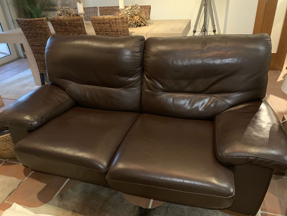 Sofas em pele dois de dois lugares