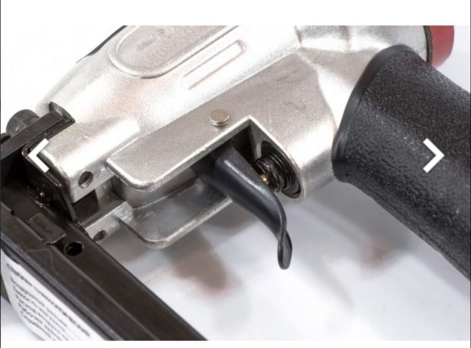 Степлер пневматический.