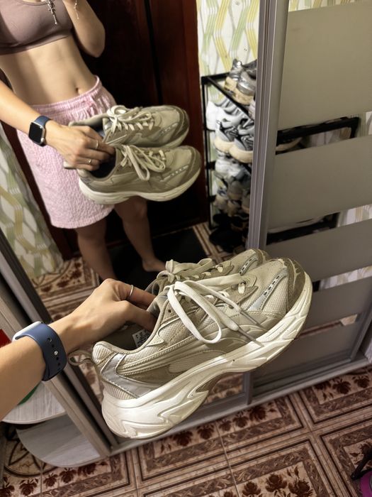 Кросівки жіночі Puma Morphic Retro розмір 39