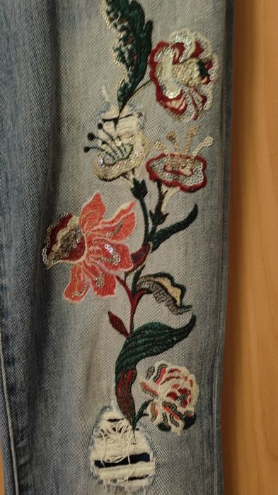 Calças de ganga marca Salsa.