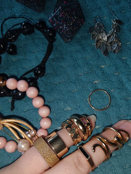 Zestaw biżuterii  kolczyki bransoletki