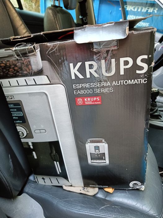 Ekspres Krups EA 8050, działa ale się zawiesza, dlatego na części