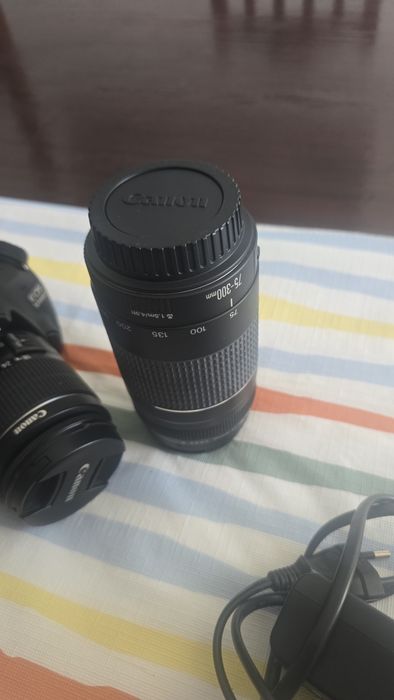 Camara canon com 2 lentes