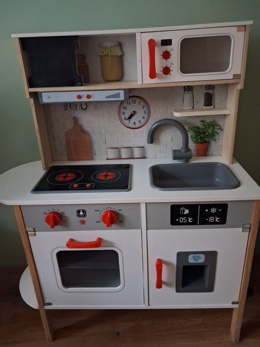 Kuchnia drewniana do zabawy