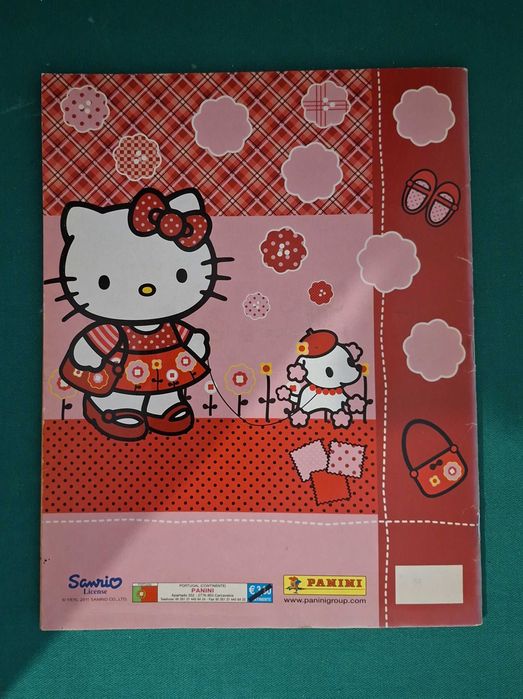 Caderneta de cromos Hello Kitty BCool, 2011, com 102 cromos