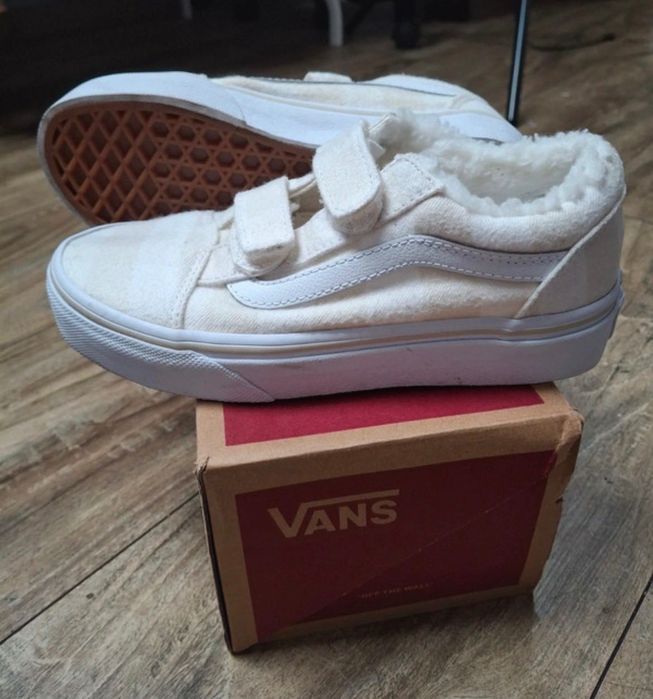 Vans rozmiar 32 na rzep , kolor krem z bielą