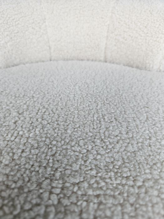 Pufa bucle z niskim oparciem