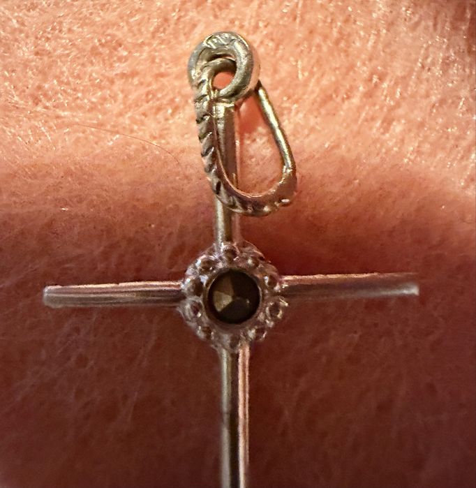 Crucifico de prata para fio