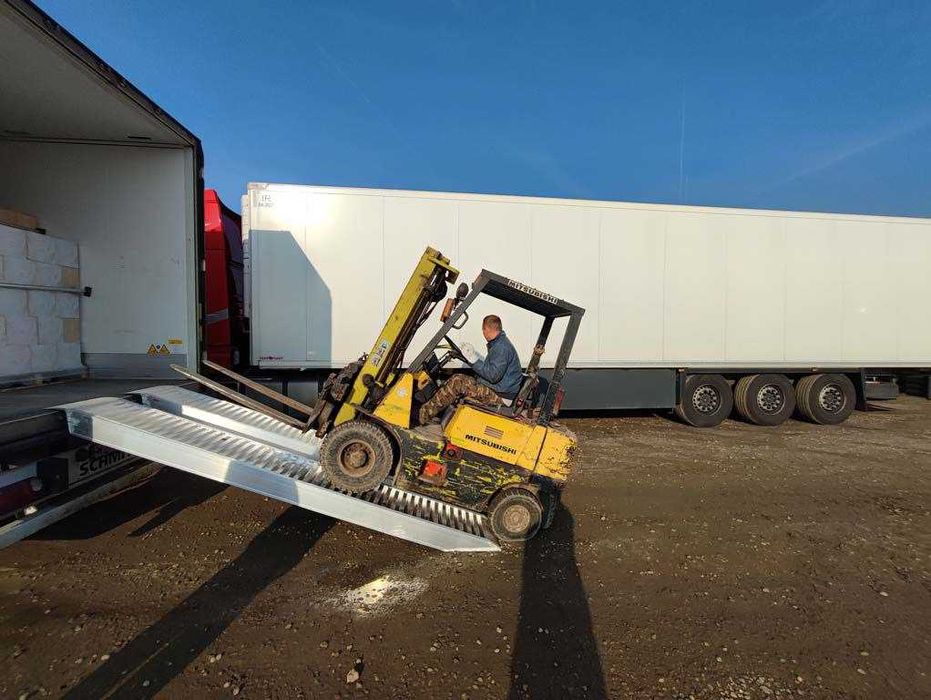 Алюмінієві трапи (апарелі,наїзди,рампи) для спецтехніки