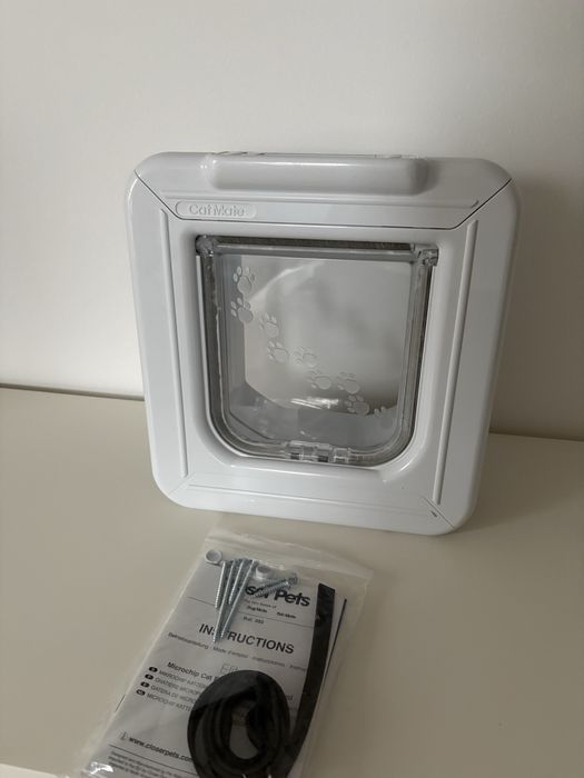 Drzwiczki dla kota Cat Mate na mikrochip z regulatorem czasu Elite