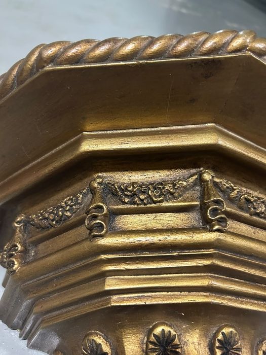 Par de Consolas / Peanhas de Parede Douradas – Decoração Clássica