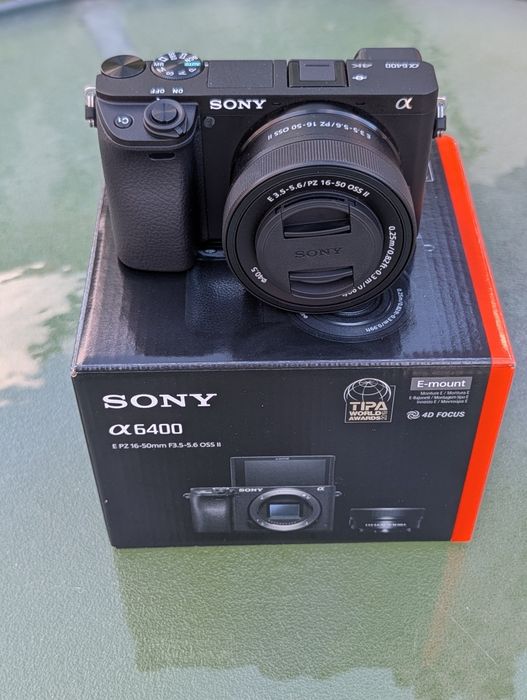 Sony Alfa 6400 com lente Sony  16-50mm